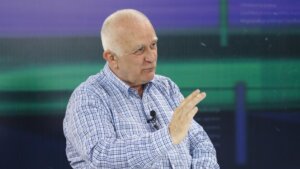 Predsednik Foruma za etničke odnose Dušan Janjić, povodom optužbi predsednice parlamenta Ane Brnabić da je autor non-pejpera koji poziva na rušenje države, izjavio je za Nedeljnik da ovakva reakcija vlasti nije iznenađujuća, ali da ne odgovara sadržaju dokumenta.