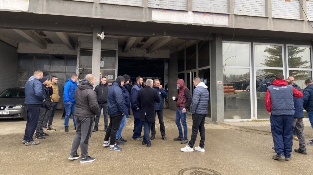Radnici kragujevačkog Vodovoda koji su od juče u štrajku dobili "usmene otkaze" 1
