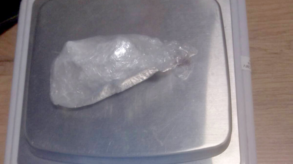 U Novom Pazaru krili kokain u rukavici 1