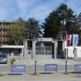 Kako sagovornici Danasa komentarišu to što zaposlenima u "Krušiku" nije dozvoljen izlaz na glavnu kapiju kako se ne bi sreli sa predstavnicima sindikata? 11