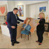 (FOTO) Dodik je za rođendan dobio svoj portret na kojem je RS pripojena Srbiji 9