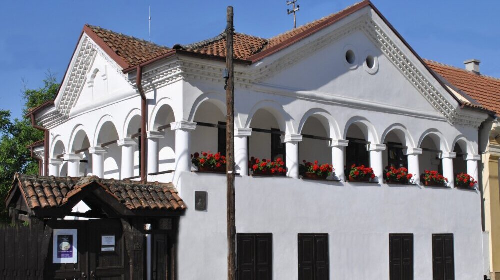 U Negotinu gostuje izložba "Naša sugrađanka kraljica Draga: između slave i anateme" 1