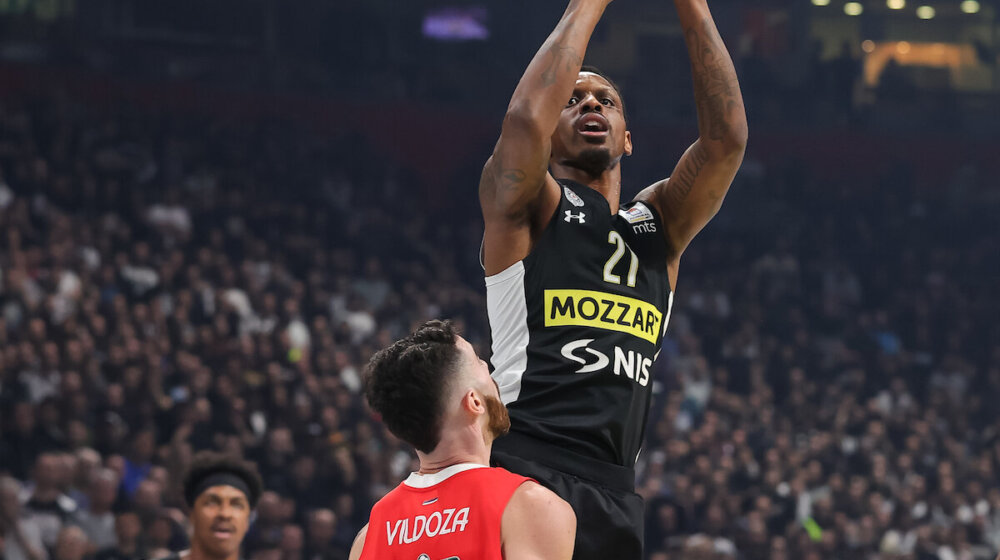 "Šta govoriš, pričaj manje": Džejms Naneli se preko Tvitera obračunava sa navijačem Partizana koji mu zatražio više strasti u igri 1