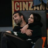 Premijera predstave „Laž", u režiji Nikole Ljuce: Duhovita priča Florijana Zelera o otkrivanju istine dva bračna para 9