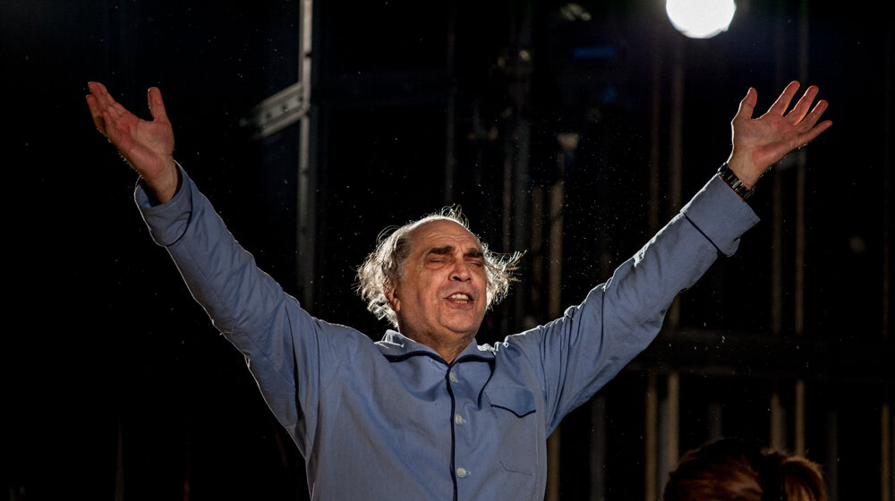 Željka Udovičić Pleština povodom predstave “Otac” : “Voja Brajović svakoga jutra dolazi prvi. I uvek me, u bifeu, dočeka pesmom‘ 1