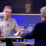 "Pogledajte zlikovca kako slavi rođendan": Vučić pokazivao naslovnu stranu Danasa na Hepiju 15