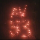 Danilo Vučić čestitao ocu 53. rođendan bakljadom na Ušću (VIDEO) 4