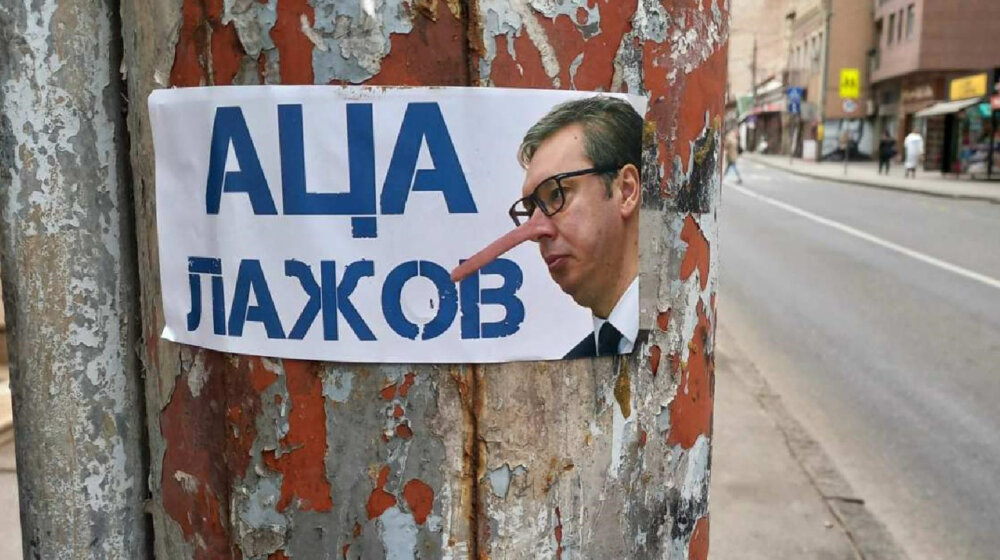 U Beogradu grafiti i plakati i protiv Vučića - napisano "Aca izdaja" i "Aca lažov" 1
