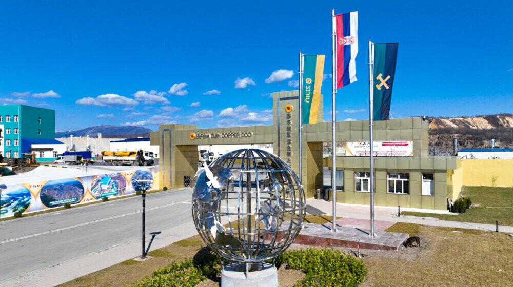 Predstavnici kompanije Ziđin ispratili srpske studente na debatno takmičenje u Vijetnamu 1