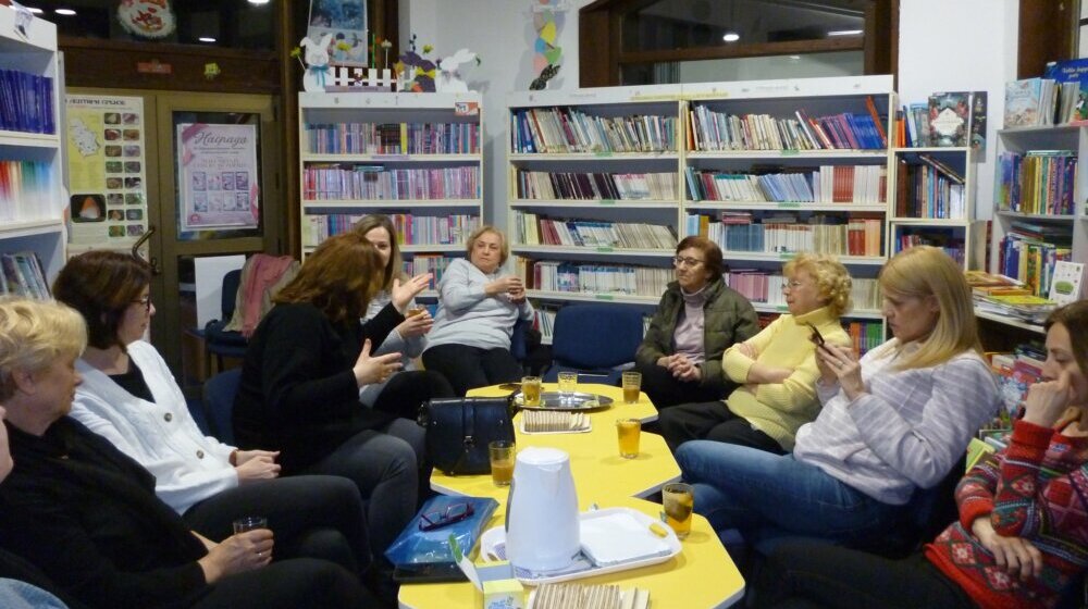 Kladovo: Osmomartovsko druženje “Uz šoljicu kafe” u biblioteci 1