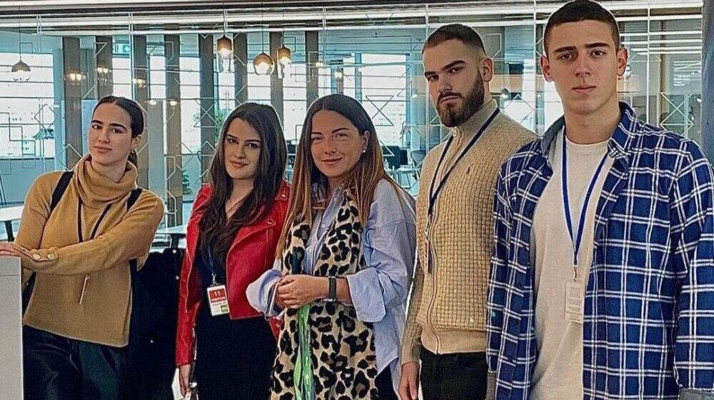 Sremska Mitrovica: Učenička kompanija „PhytoHelp“ lansirala aplikaciju o zdravlju i fitopreparatima 1