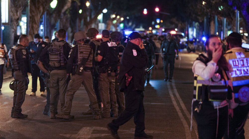 Troje ranjenih u oružanom napadu u Tel Avivu 1