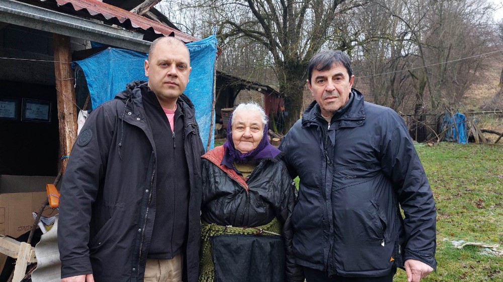 “Deco moja ova pomoć mi mnogo znači”: Baka Persa iz Šljivara dobila novi šporet i hranu 1