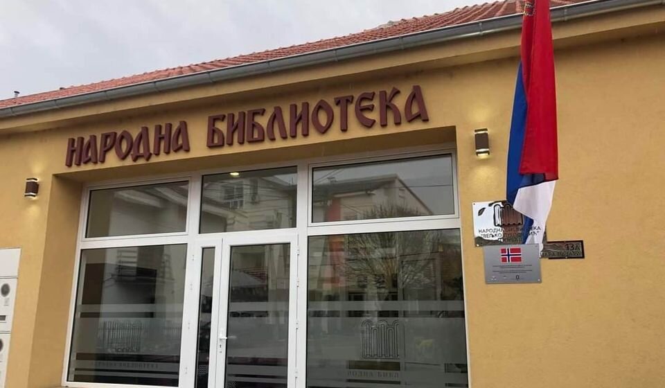 Književnica Ljiljana Šarac predstavlja svoj roman “Dok svetac bdi” publici u Golupcu 1