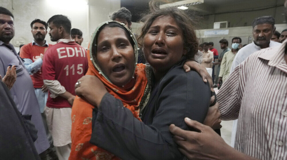 U metežu tokom ramazanskog deljenja hrane i novca u Pakistanu stradalo 11 žena i dece 1