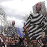 Hiljade pristalica opozicije na antivladinom protestu u Tirani po jakoj kiši 3