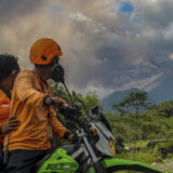 Sela prekrivena pepelom posle erupcije vulkana Merapi u Indoneziji 10