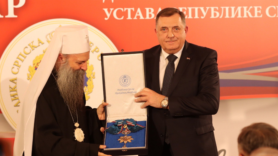SPC: Dodik uručio patrijarhu Porfiriju Orden Republike Srpske na lenti 1