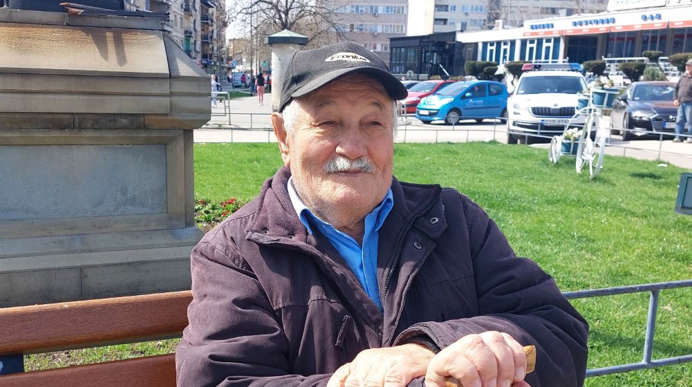 "Ma kakva penzija, od nje nemam za pola meseca, ali Vučić vodi Srbiju dobro": Zaječarski penzioneri za Danas 2