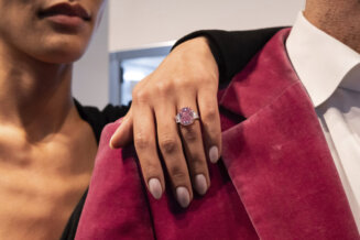 (FOTO) Redak roze dijamant uskoro na aukciji u Njujorku, procenjen na 35 miliona dolara 2