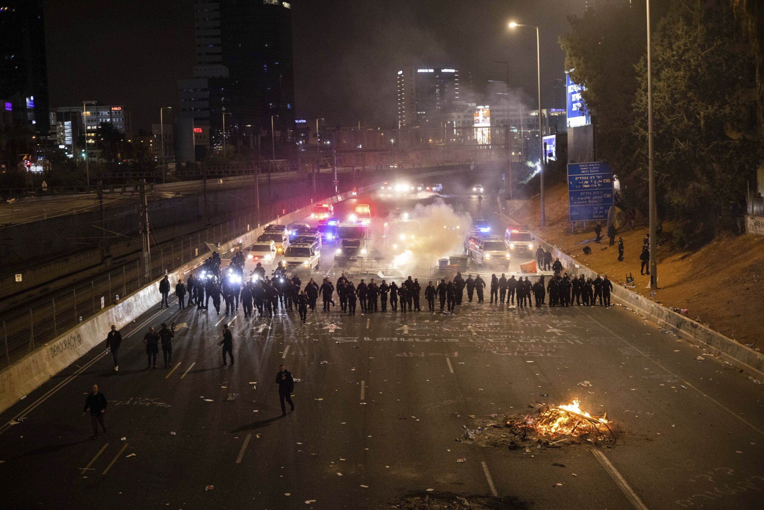 Masovni protesti izbili širom Izraela posle smene ministra odbrane 2