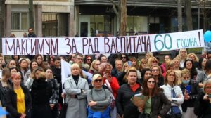 Prosvetni radnici, vaspitačice, poštari i zaposleni u sektoru informisanja samo su neki od onih kojima važeći Zakon o štrajku faktički oduzima pravo na štrajk.