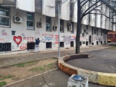 Beogradska "Gradska čistoća" uklanja grafite s fasada 3