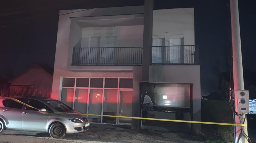 Nepoznate osobe pokušale da zapale garažu novinara javnog servisa RT Kosovo 1