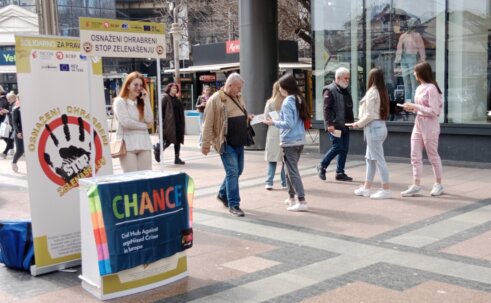 foto, dan secanja na zrtve organizovanog kriminala 3, foto protekta „Žrtva može biti svako od nas“: Niš je jedan od 20 evropskih gradova koji je obeležio Dan sećanja na žrtve organizovanog kriminala 6