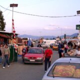 Prodavci sa Kvantaške pijace u Nišu najavili blokadu parkinga zbog vanpijačne prodaje 11