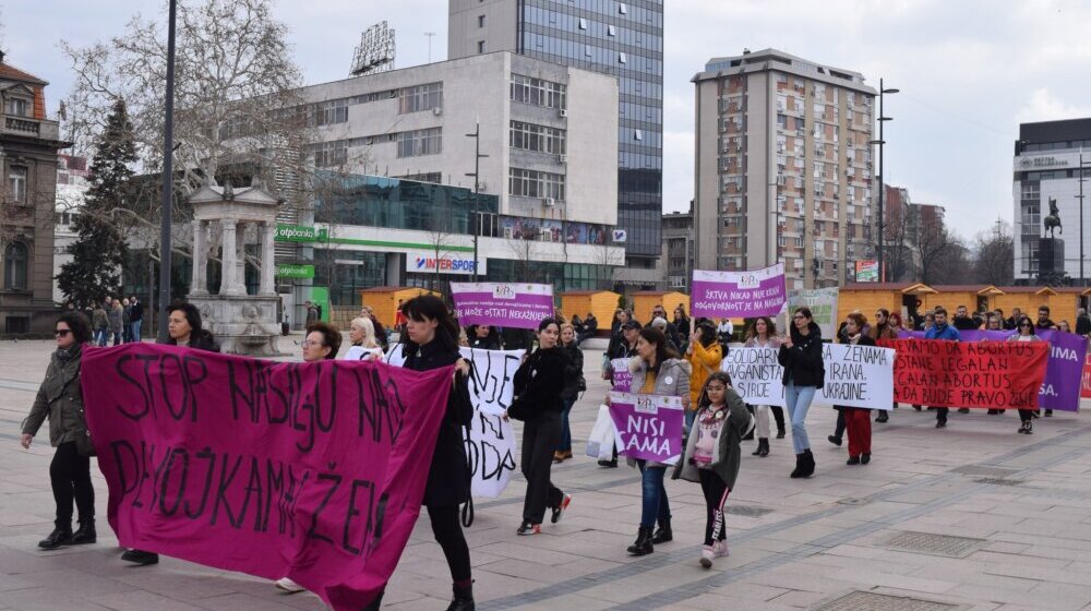 “Solidarno sa ženama Avganistana, Irana, Sirije i Ukrajine”: Ženski mars u Nišu povodom Međunarodnog dana žena 1