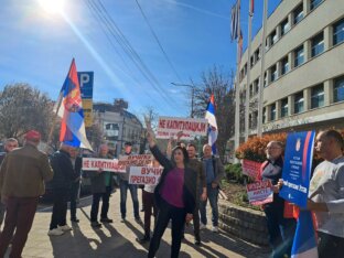 foto, protest povodom nato bombardovanja 4, foto dveri “Vučić je sada opravdao divljačku NATO agresiju”: Protest u Nišu povodom bombardovanja Srbije 5