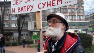 “Naš vuk samotnjak sada je podvio rep i grize ga od straha”: Protest Nišlija u znak podrške tužiteljkama u Beogradu 2