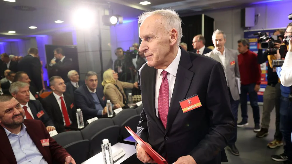 “Džajić da podnese ostavku i ne radi više za kriminalni naprednjački kartel ili neka spremi karirano odelo”: Predsednik Sindikata fudbalera traži promene u FS Srbije 2 Dragan Džajić