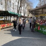 "Vezica luka, rotkvica, pola kilograma spanaća, sremuš, peršun i to je to - tako se kupuje": Stiglo proleće i na beogradske pijace, ali mršavo 19
