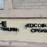 Novi Sad: Gradska vlast naložila uklanjanje grafita "Kosovo je Srbija" koji su osvanuli na sedištu LSV 5