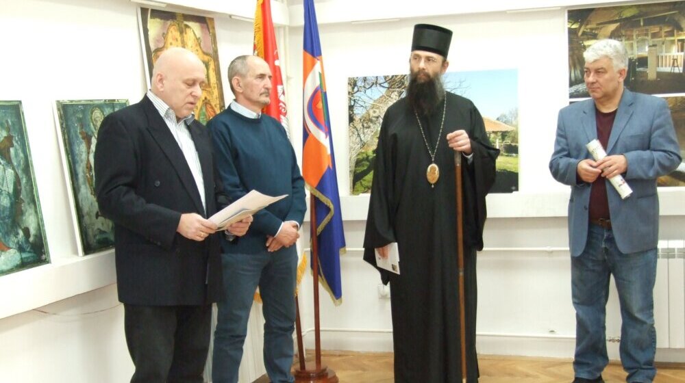 Izložba "Crkve brvnare Eparhije timočke” likovnog umetnika fotografije Stanka Кostića u Zaječaru 1