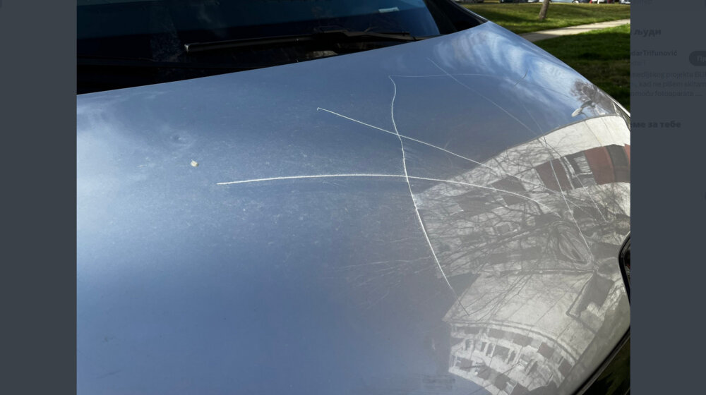 Napad huligana na automobile banjalučkih novinara 1