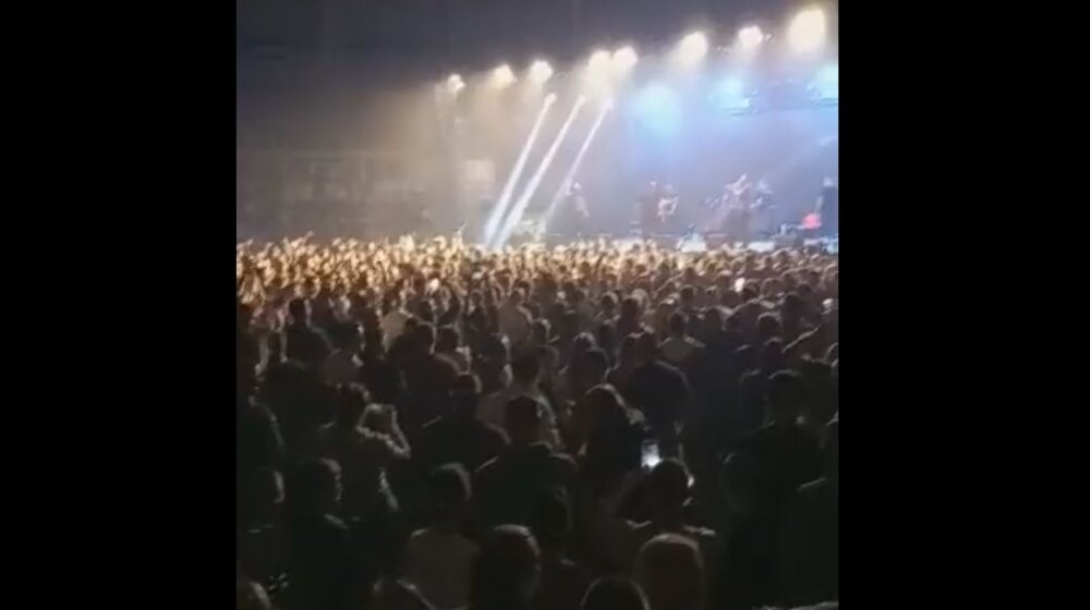 Skandiranje protiv Vučića na koncertu "Beogradskog sindikata" u Nišu (VIDEO) 1