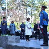 Maja Gojković i grčka predsednica položile venac na spomenik Rigi od Fere 5