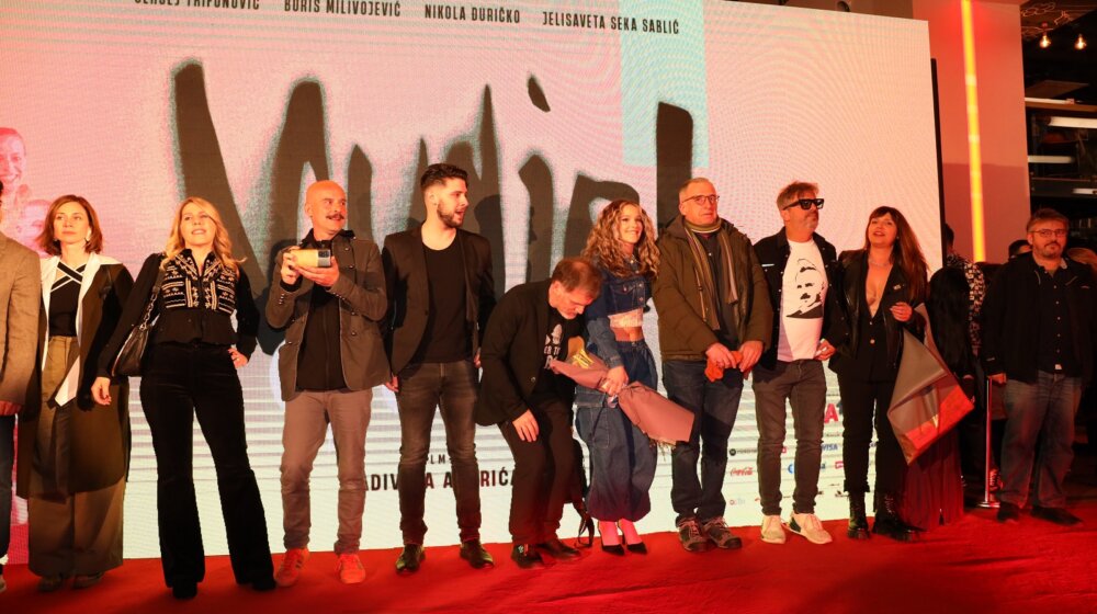 Ovako je Nikola Đuričko iz Amerike pozdravio publiku na premijeri „Munja O5“ 1