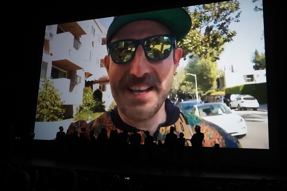 Ovako je Nikola Đuričko iz Amerike pozdravio publiku na premijeri „Munja O5“ 2