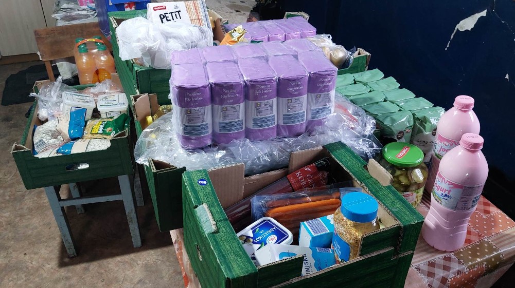 “Deco moja ova pomoć mi mnogo znači”: Baka Persa iz Šljivara dobila novi šporet i hranu 4