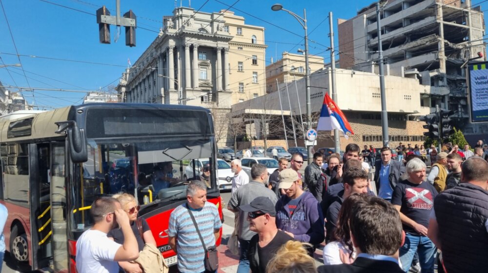 Protest u Beogradu zbog Zakona o strancima na Kosovu, blokiran saobraćaj kod Predsedništva 1