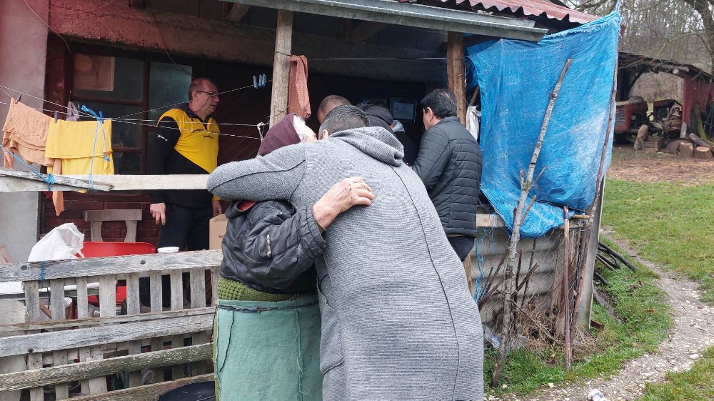 “Deco moja ova pomoć mi mnogo znači”: Baka Persa iz Šljivara dobila novi šporet i hranu 5