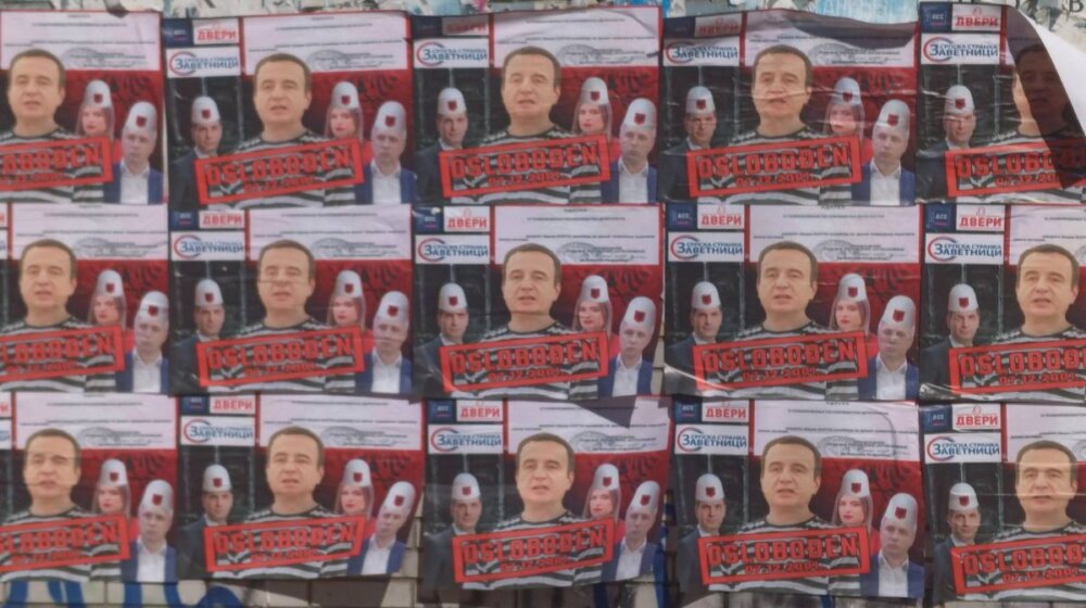 Nije prvi put da prolaznici na fasadama vide uvrede na račun opozicionara: Od "619 miliona" do "Kurtijeve opozicije" 1