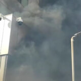 Dimne bombe bačene na zgradu vlade u Prištini 4