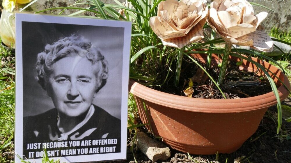 Udar političke korektnosti na Agatu Kristi: "Ko je pitao Mini Maus da li želi da nosi pantalone u koje su je obukli?" 1