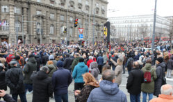 "Ovde sada narod piše Ustav": Protest u Beogradu zbog premeštaja dve zamenice Višeg tužilaštva (VIDEO/FOTO) 3