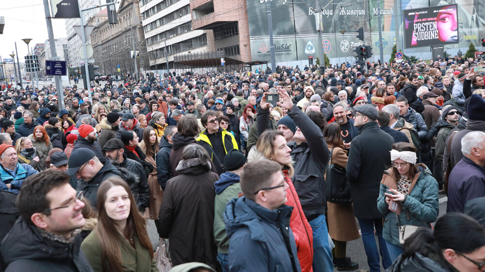 "Ovde sada narod piše Ustav": Protest u Beogradu zbog premeštaja dve zamenice Višeg tužilaštva (VIDEO/FOTO) 1